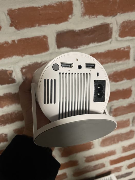 Proiector portabil nou