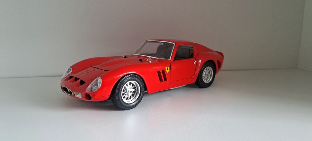 Machetă Ferrari GTO (1962) 1:18 Bburago Made in Italy