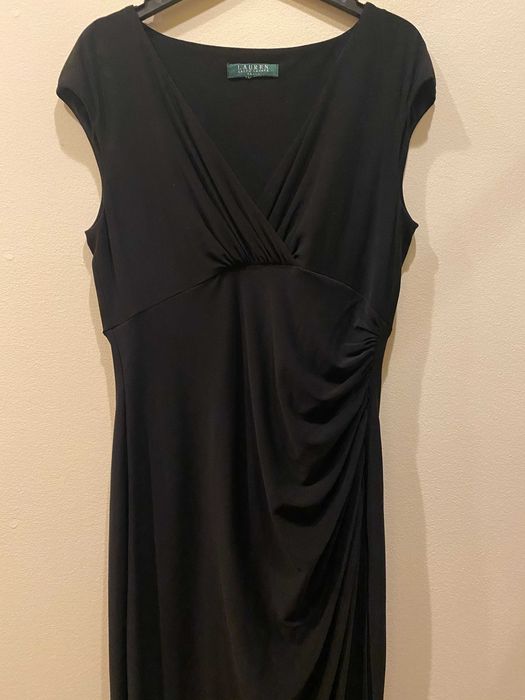 Rochie neagră Ralph Lauren – versatilă și rafinată