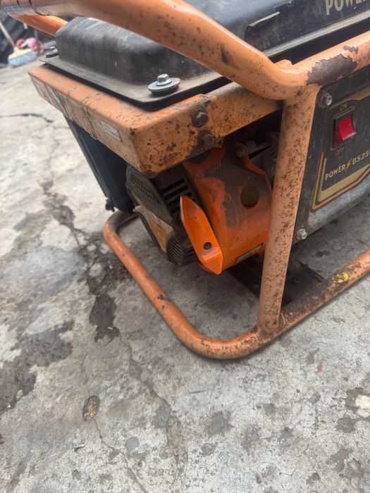 Vând generator 2500 w