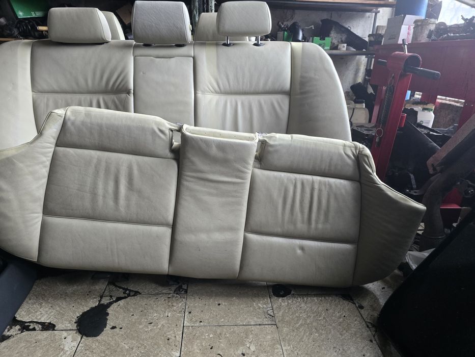 Бмв е90 бежав салон