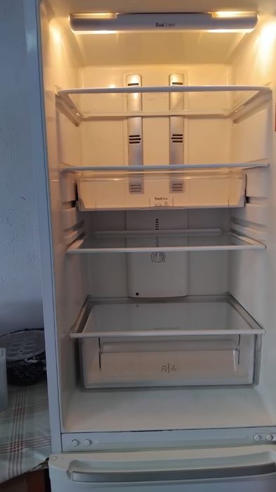 Холодильник продается