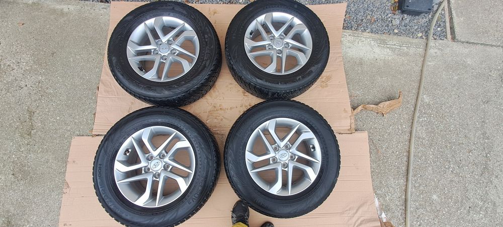 Jante aliaj Hyundai IX 35 R16 cu anvelope iarna Nokian 215/70/16