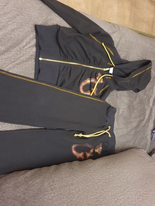 Продаются качественные вещи. Одевала пару раз.