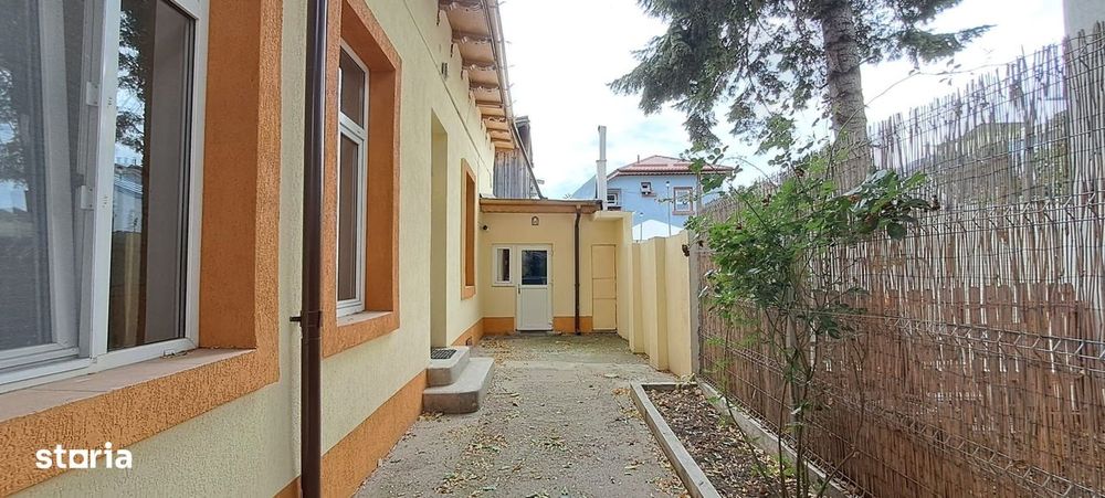 Tineretului, 350 metri metrou, casa 2 camere + curte, mutare imediat