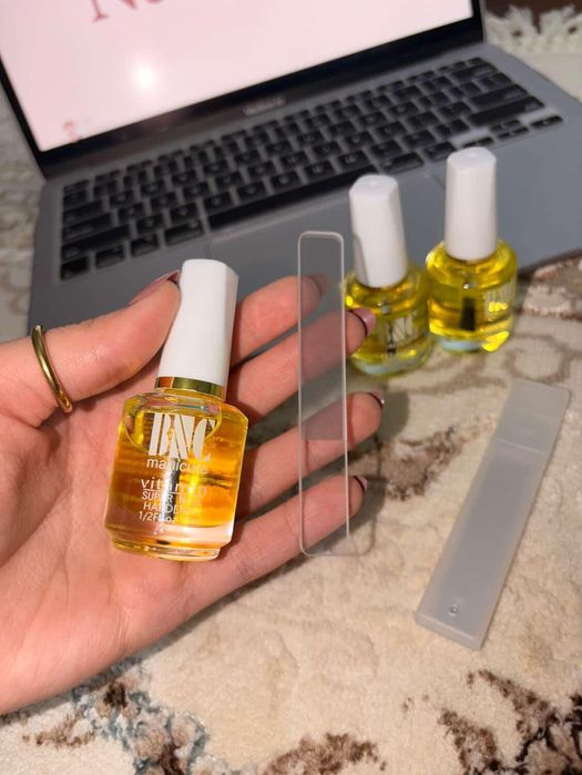 Tirnoq manikyur uchun yogʻ va yaltillatuvchi pilka