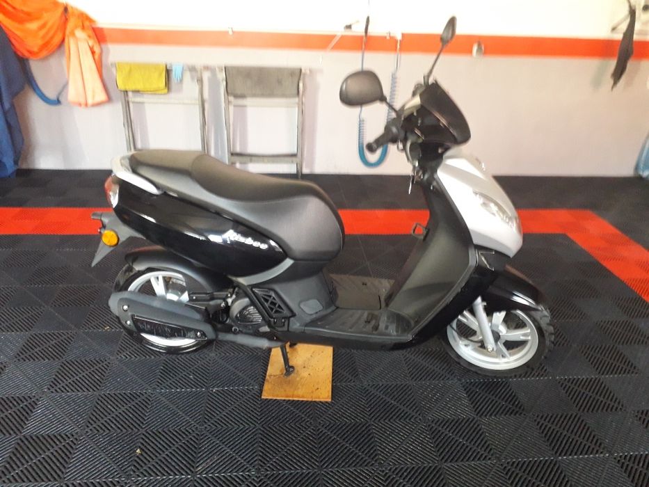 Vand scuter de la 550 euro    Explorer 49ccc detin CI  si IT