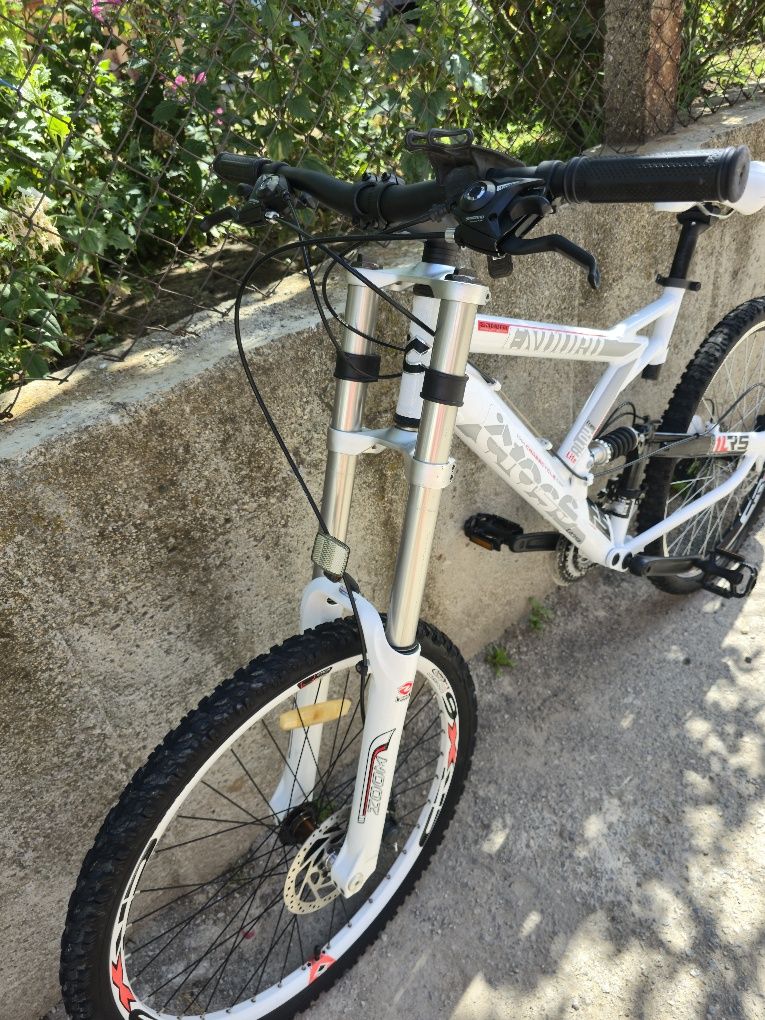 Cross Enduro 26 цола Мекица Обслужен,  Двукоронна вилка,  дискови спир