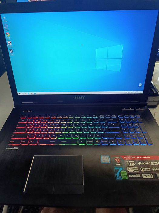 Геймърски лаптоп MSI 120HZ 16 GB 17 инча