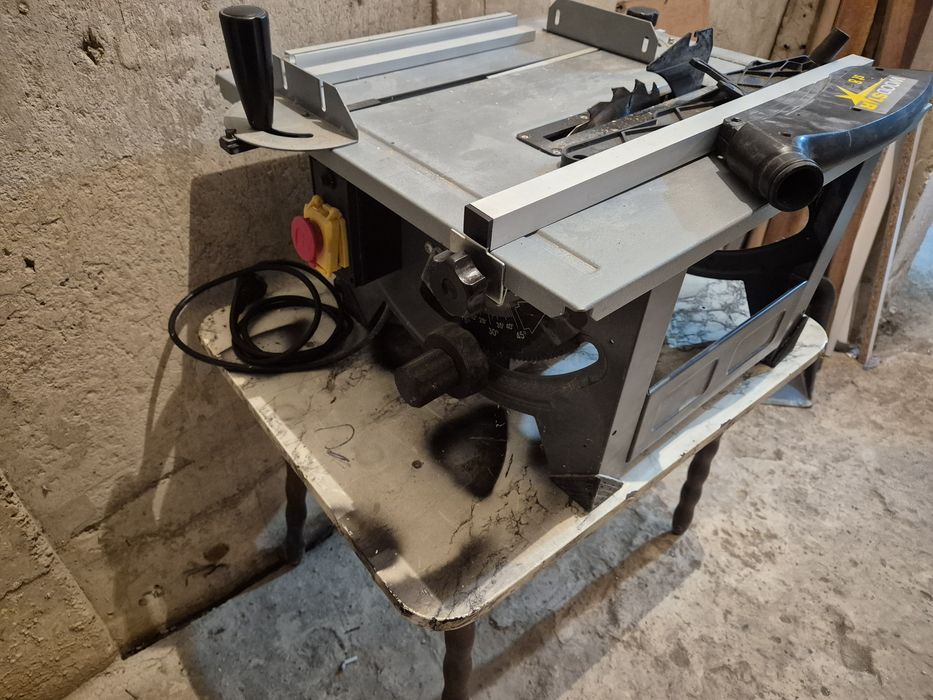 Fierastrau circular de masa woodstar 08 st