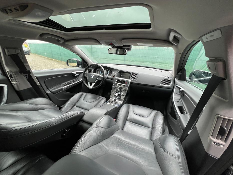 Volvo V60 2.4 D6 Plug-in Hybrid 283cp/Automat/Navigatie/Garanție/Rate