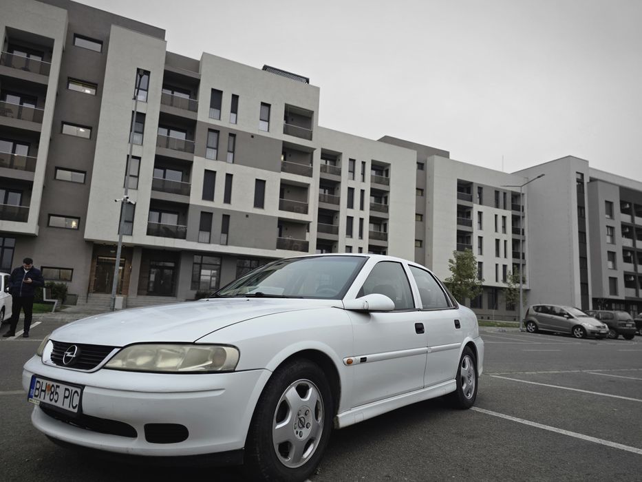Opel Vectra benzină 1.6 16 v euro 4 Climă distribuție revizii la zi !