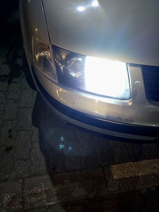 Prodavam mnogo zapazeni farove za passatb5-2001g.