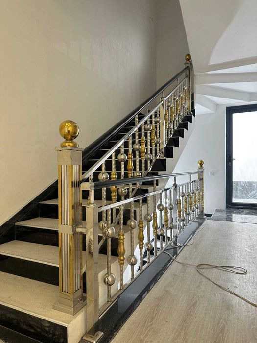 Перила из нержавейки и стекла. / Доставка и монтаж бесплатно!