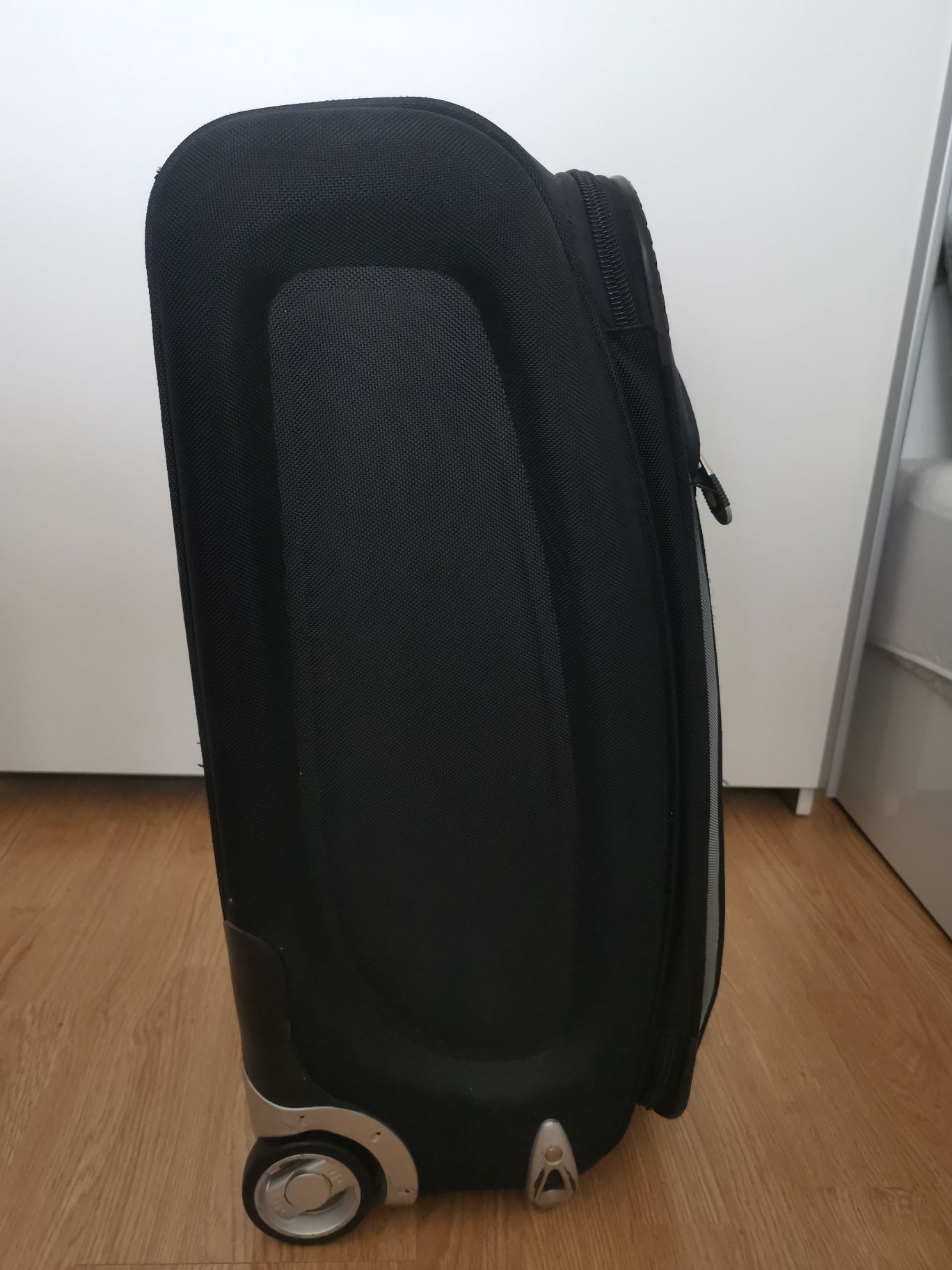 Стилен куфар 60 л.