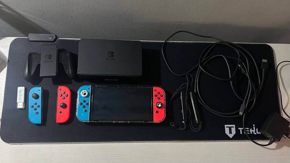 Nintendo Switch OLED (прошитый) • Состояние как новый