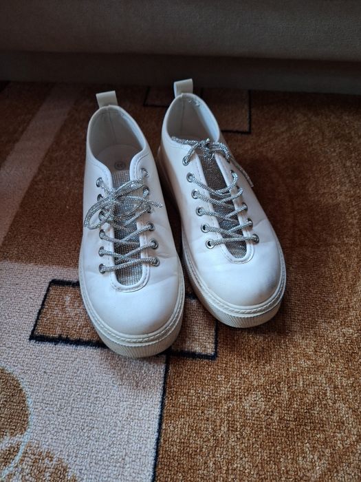 Дамски кецове 39 номер