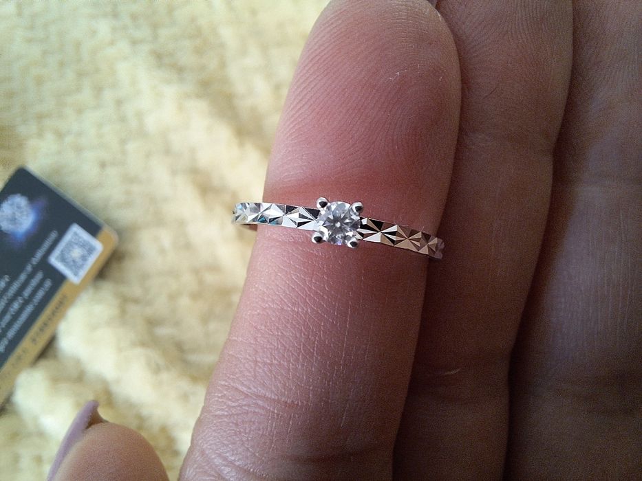Vand inel cu moissanite original nou!