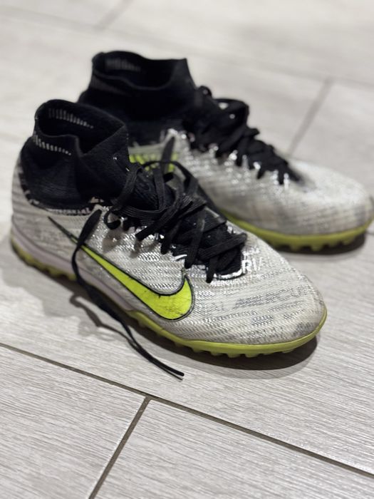 Бутсы футбольные даром ,23,5 см