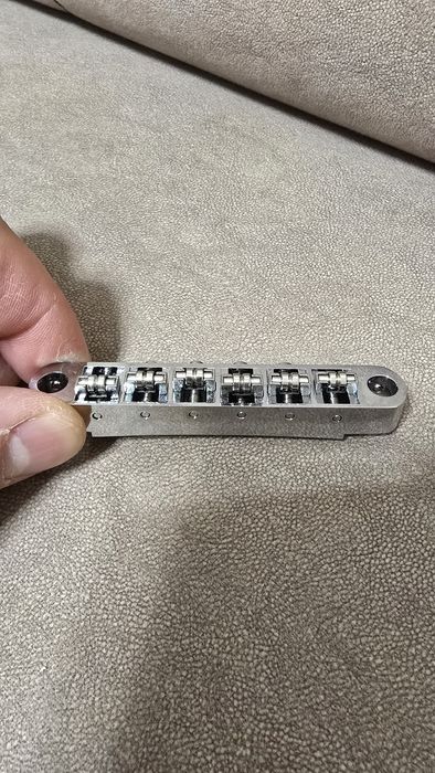 Продам роликовый бридж (подставка струн) для электрогитары