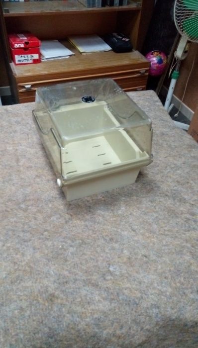 Пластмасова кутия с ключалка с прозрачен капак