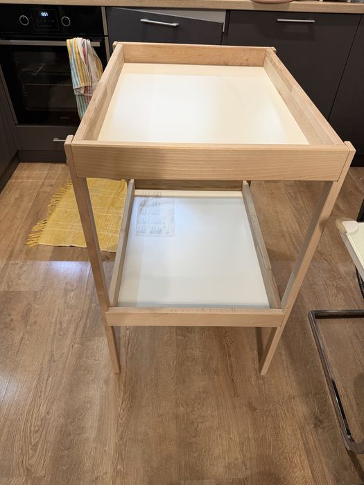 Маса за повиване SNIGLAR