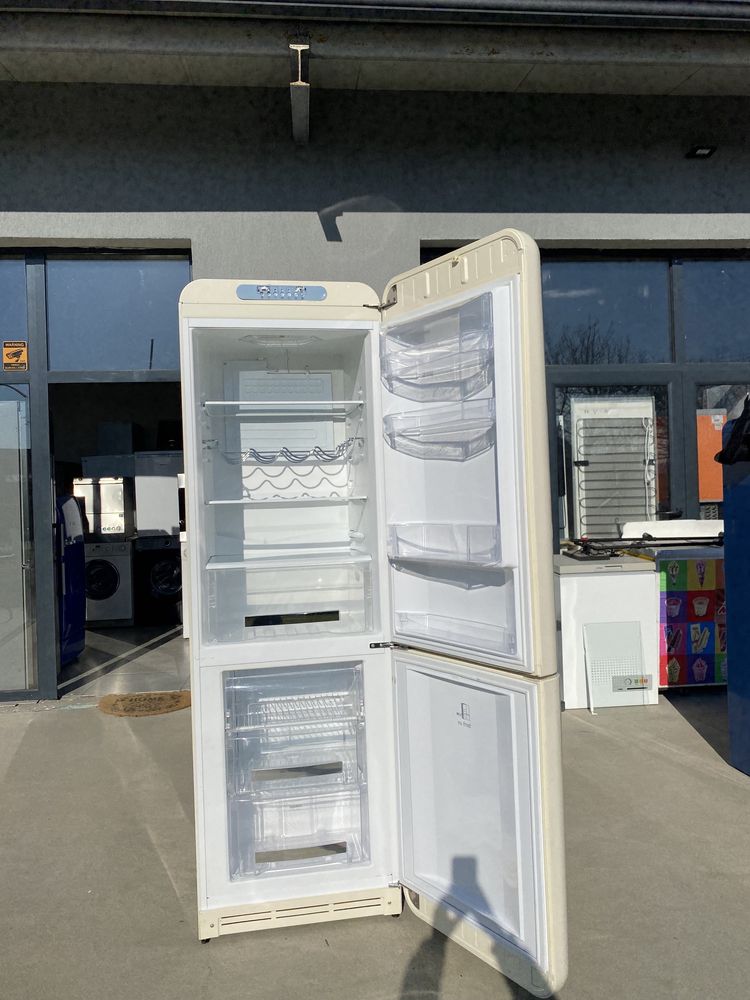 Хладилник с фризер SMEG 2 м
