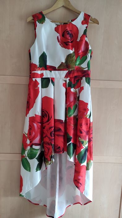 Продам вечерние красивые роскошный пышные платье.  На выпускной вечер.