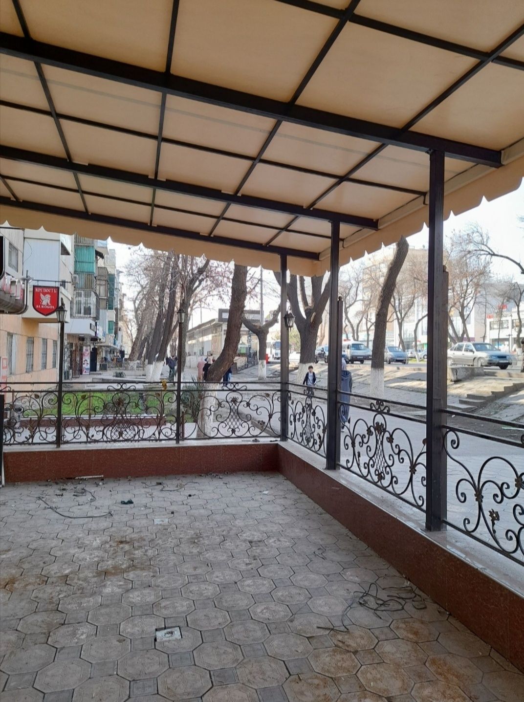 Baner tent sotamiz o'rnatamiz arzon va sifatli