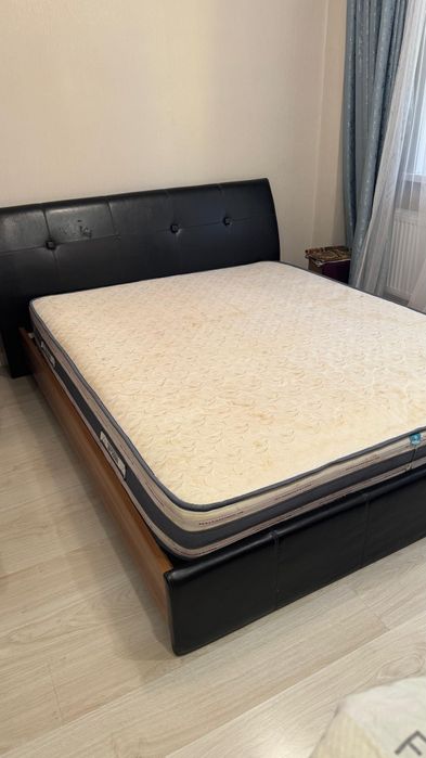 Продам кровать с матрасом