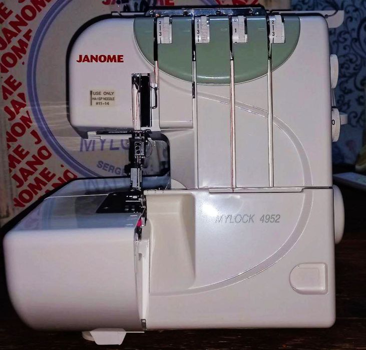 Janome overlo MYLOCK 4952