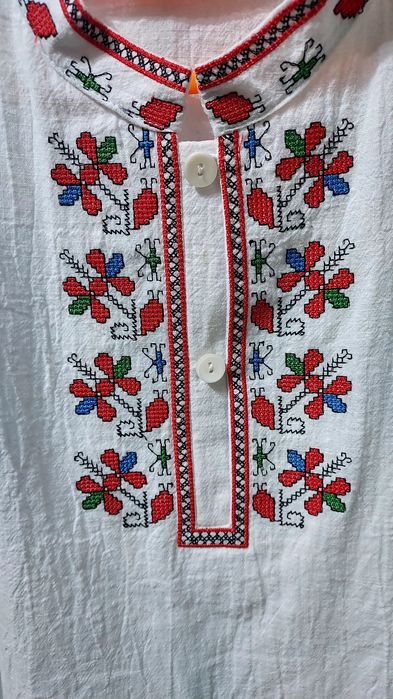 Детска риза и елече с шевица