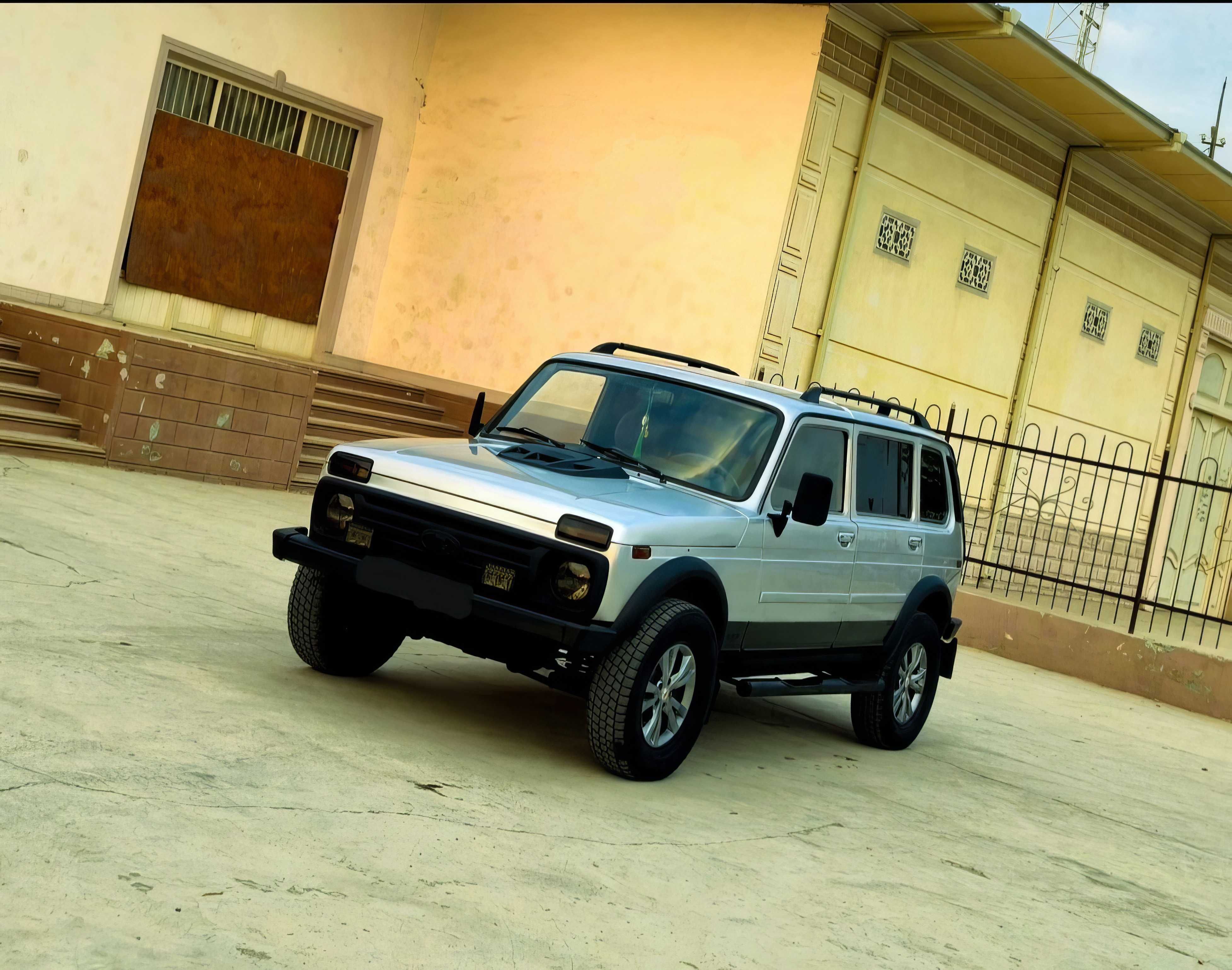 Niva 4x4 5 Eshiklik