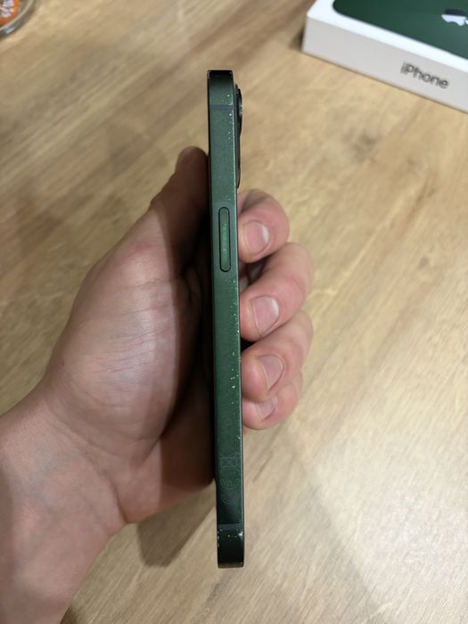 Продавам Iphone 13 64GB