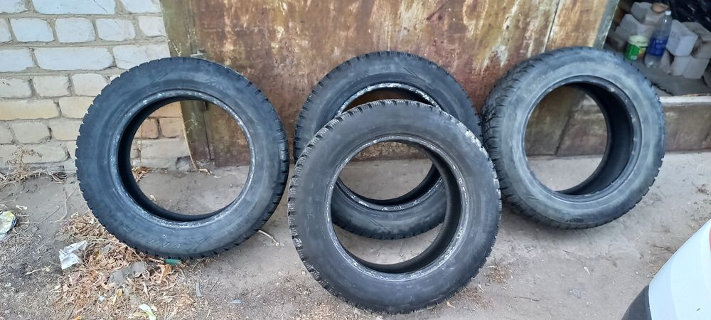 Комплект зимней резины 215/60/16