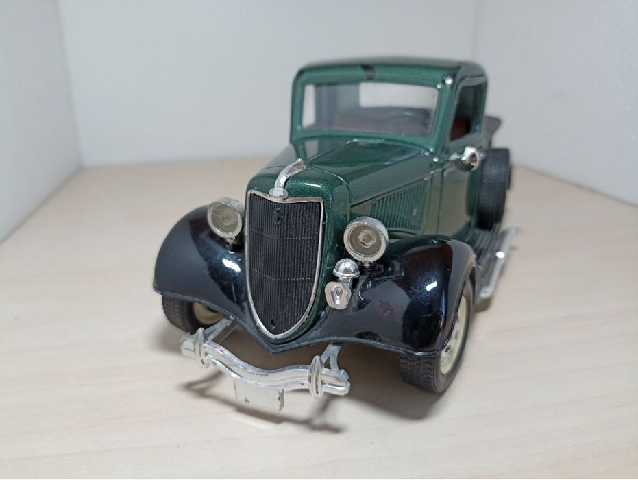 Ford V8 
Scara 1:19
solido 

Pozele reflectă realitatea. Se vinde exac