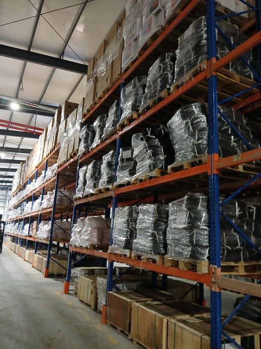 Avem rafturi metalice industriale reglabile de vânzare