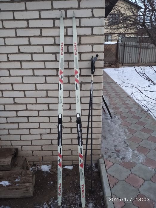 Продам Лыжи с палками