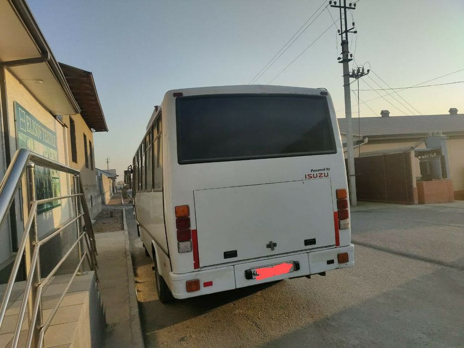 Исузу автобус 2013йил  сотилади