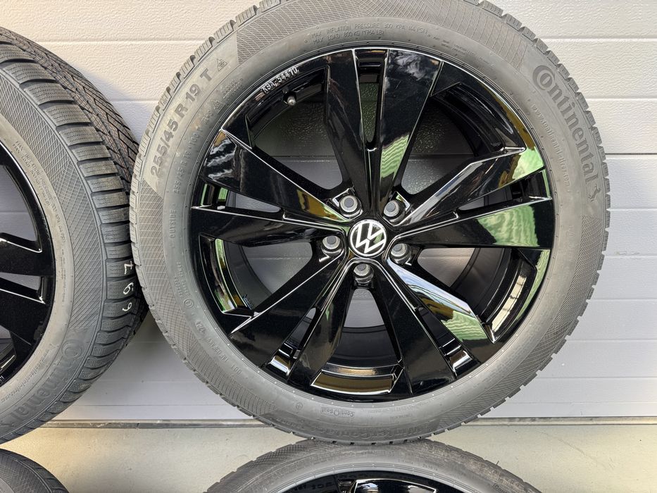 Jante Originale VW R19 ID4 E2 ID5 Black echipate iarna noi Continental