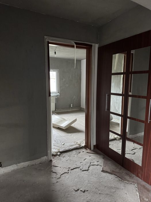 Apartament 3 camere decomandat in spate la politie