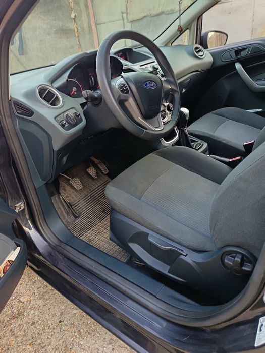 Vând Ford fiesta. Preț 4000€, ușor negociabil