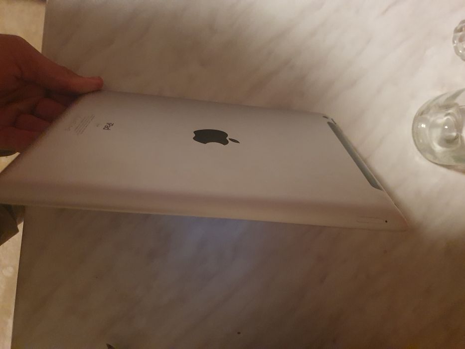 Vând tabletă apple ipad 3