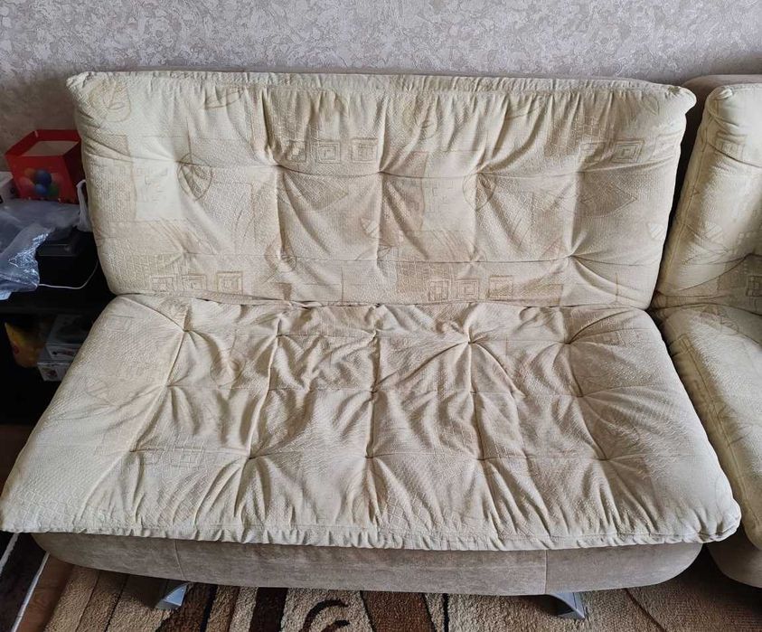 Продам диван (неполное открывание)