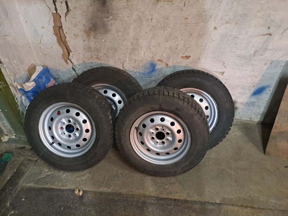 Продам комплект шин