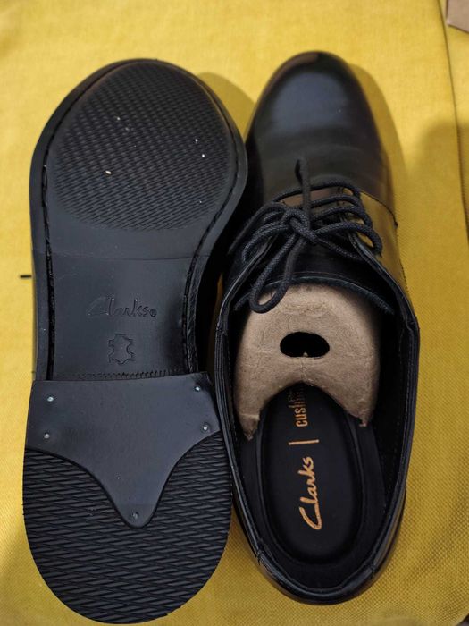 Pantofi piele negri Clarks, marimea 43