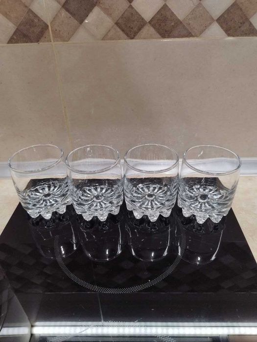 Порцеланови и стъклени сервизи за течности