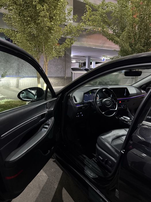 Hyundai sonata.