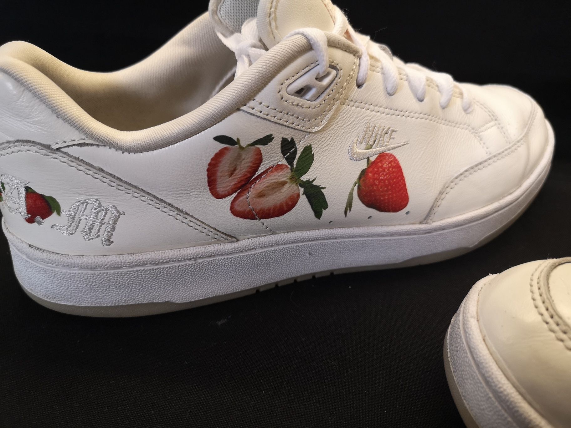 Маратонки Nike Strawberry print