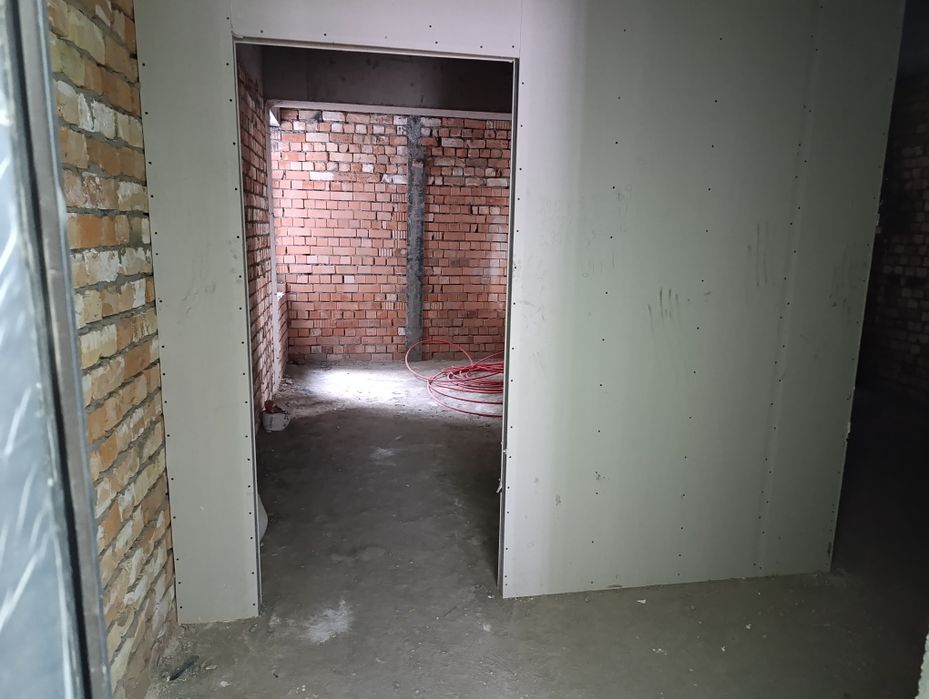 Юнусабад 1/1/4 кадастр есть! Кирпичный